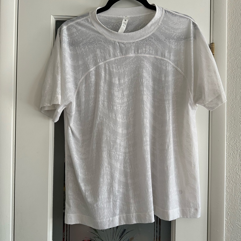 Lululemon tee
